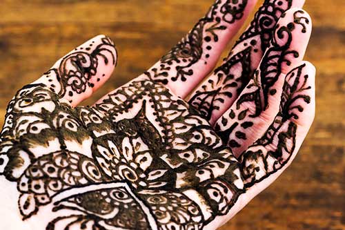 henna tattoo travel